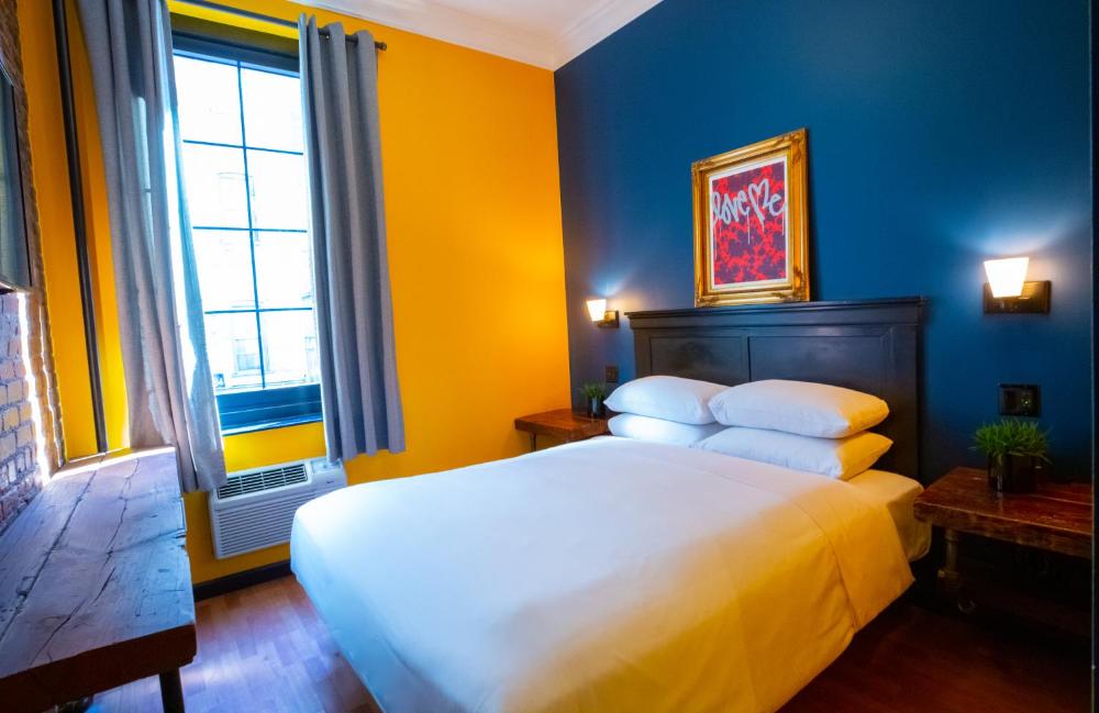 Standard Queen Room interior